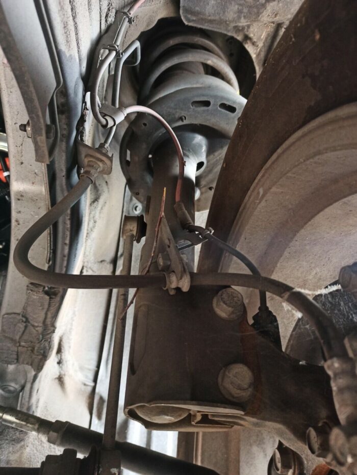 Lexus RX450H 16-20 3.5 Hybrid Petrol Front Suspension Leg With Hub O/S
